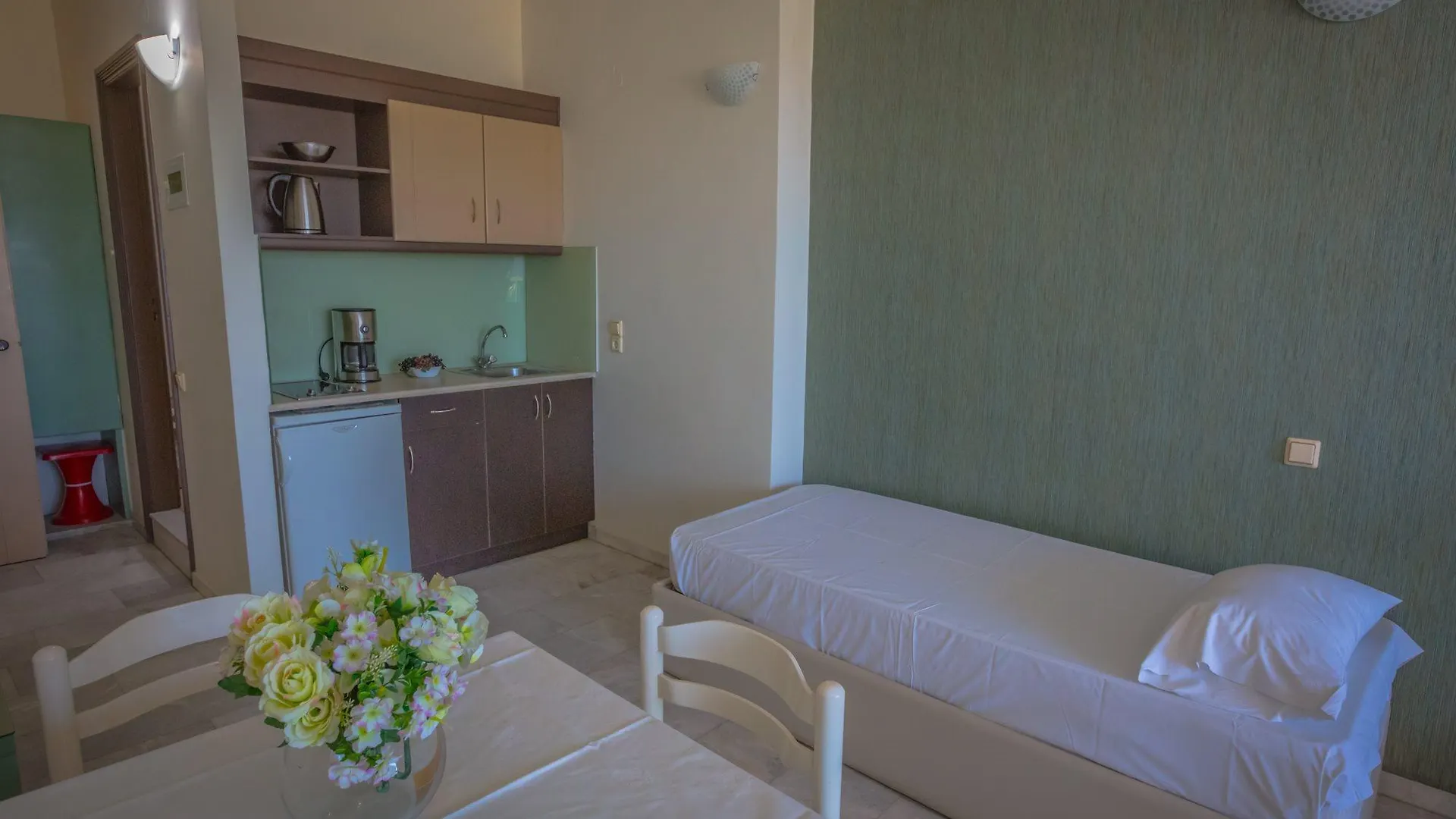 Aparthotel Theo Beach Hotel Apartments Rethymno