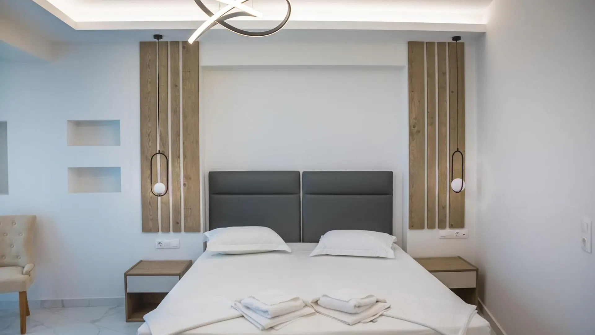 Theo Beach Hotel Apartments Retimno 3*,