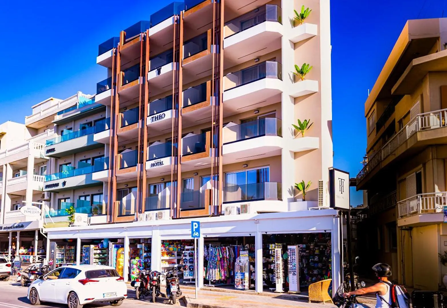 Theo Beach Hotel Apartments Resmo 3*,