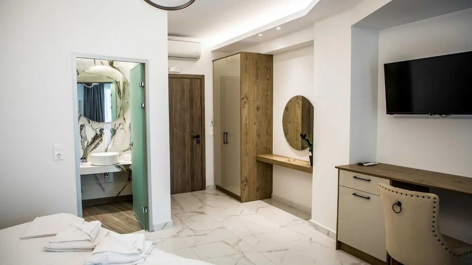 Theo Beach Hotel Apartments Retimno 3*,