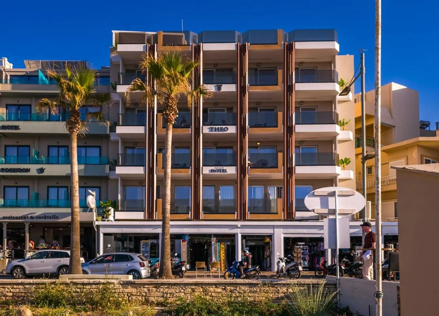 Theo Beach Hotel Apartments Resmo
