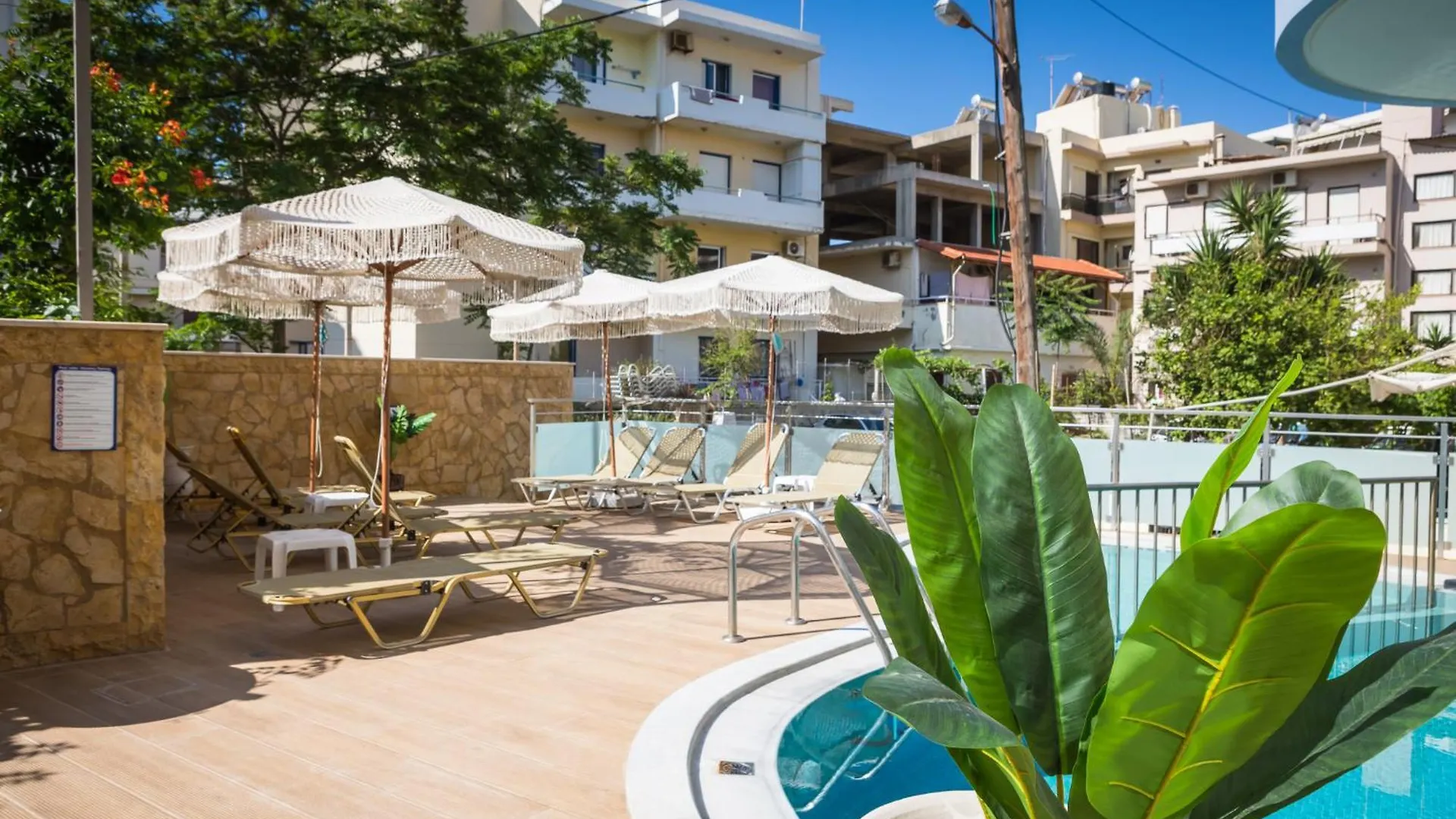 Theo Beach Hotel Apartments Retimno Hotel apartamentowy
