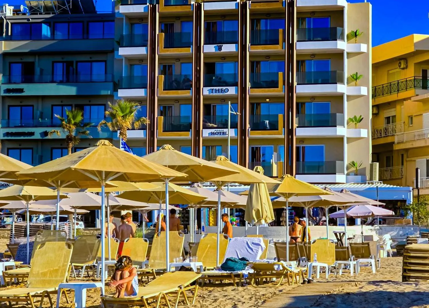 Theo Beach Hotel Apartments Resmo