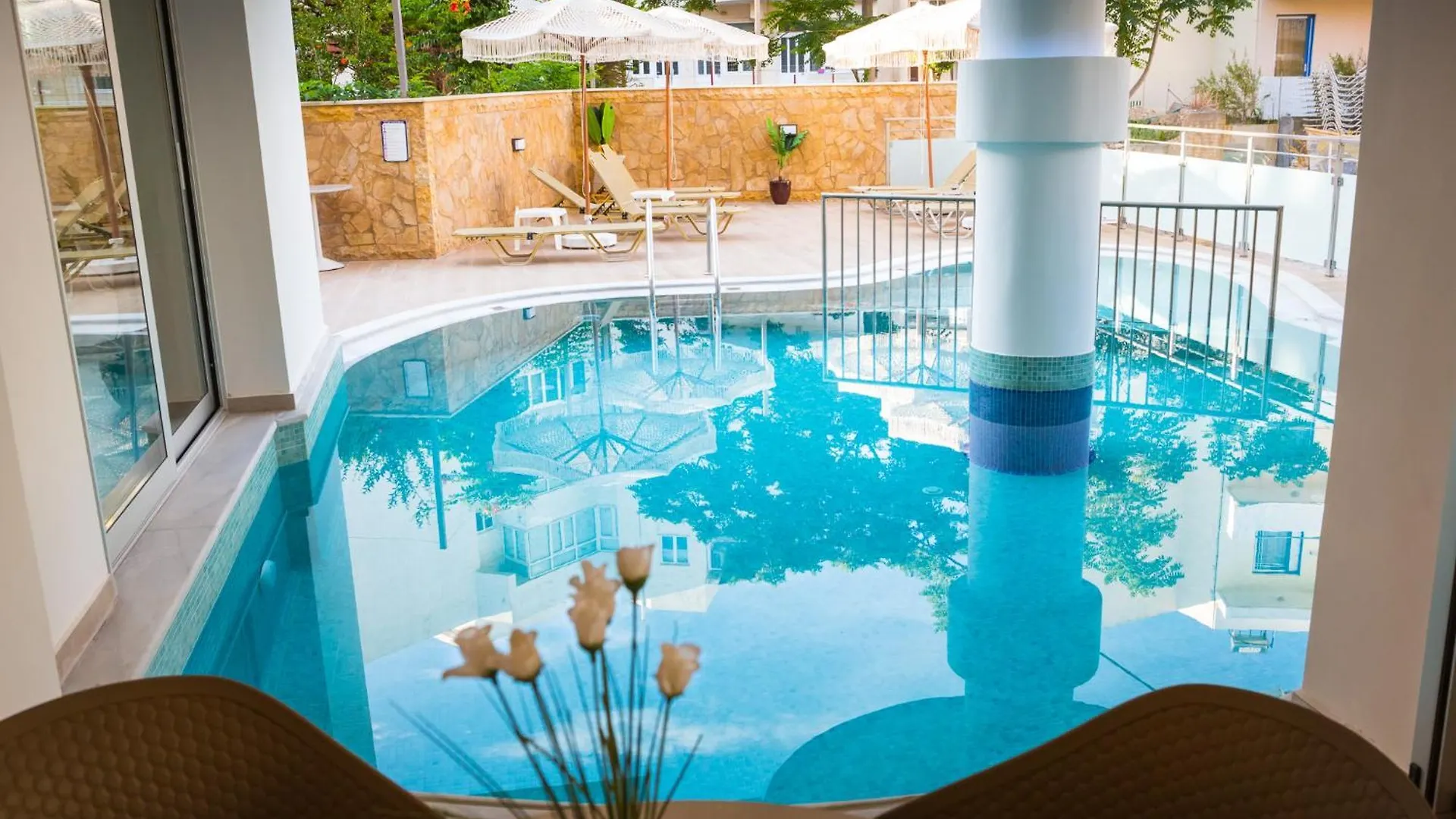 Theo Beach Hotel Apartments Retimno