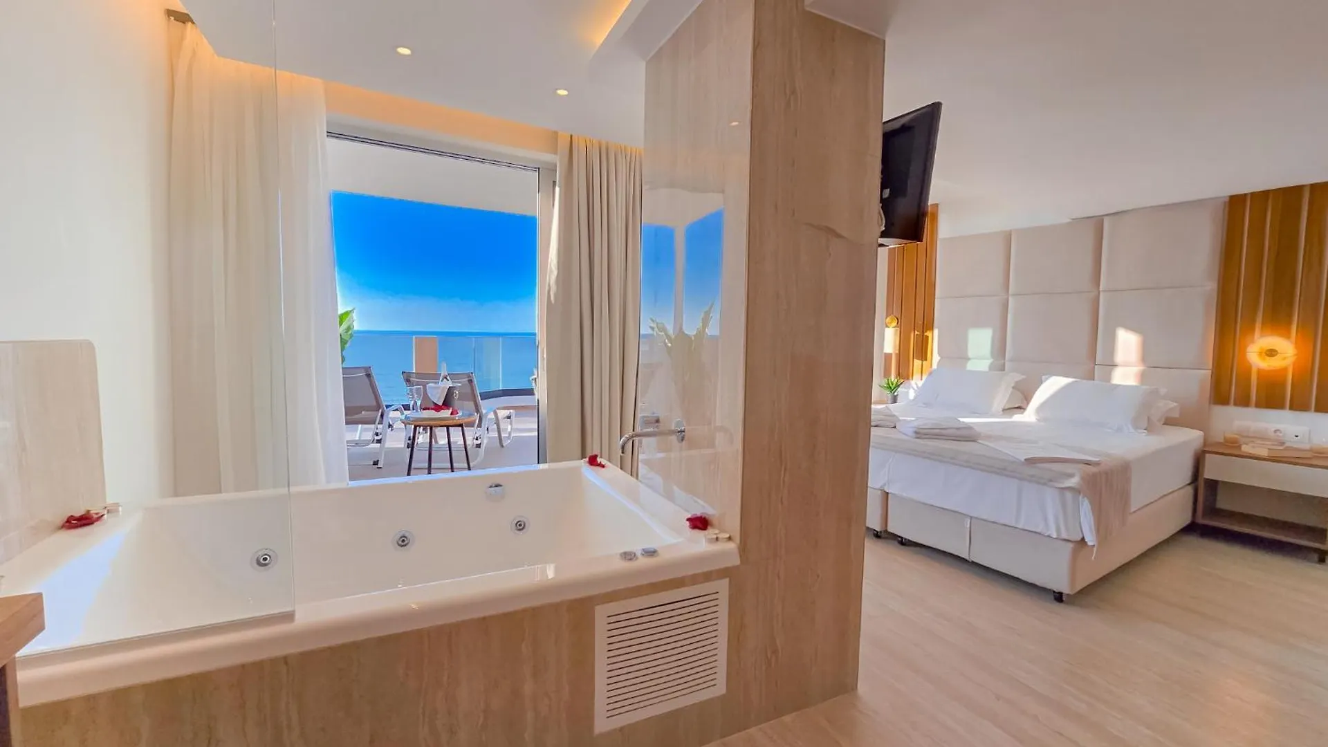 Theo Beach Hotel Apartments Retimno 3*,  Grecja
