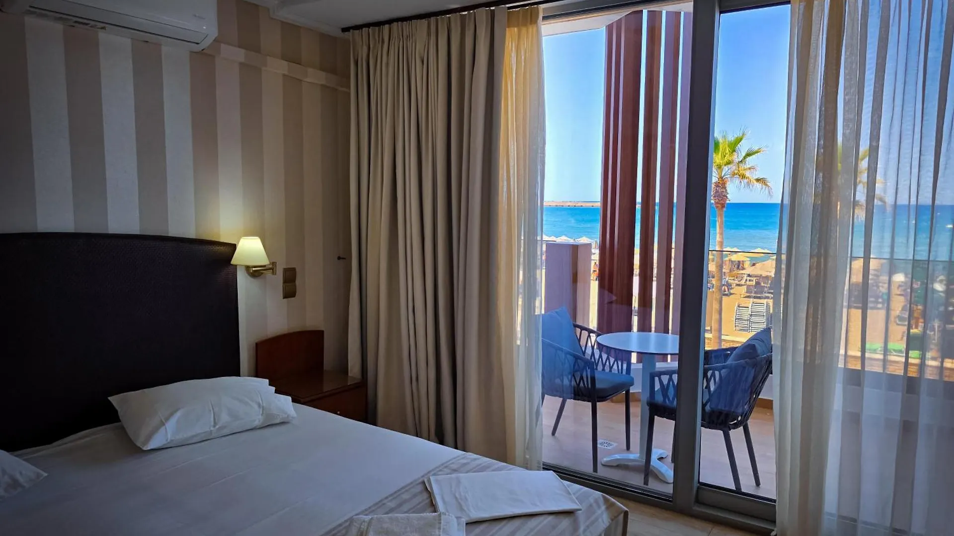 Theo Beach Hotel Apartments Resmo