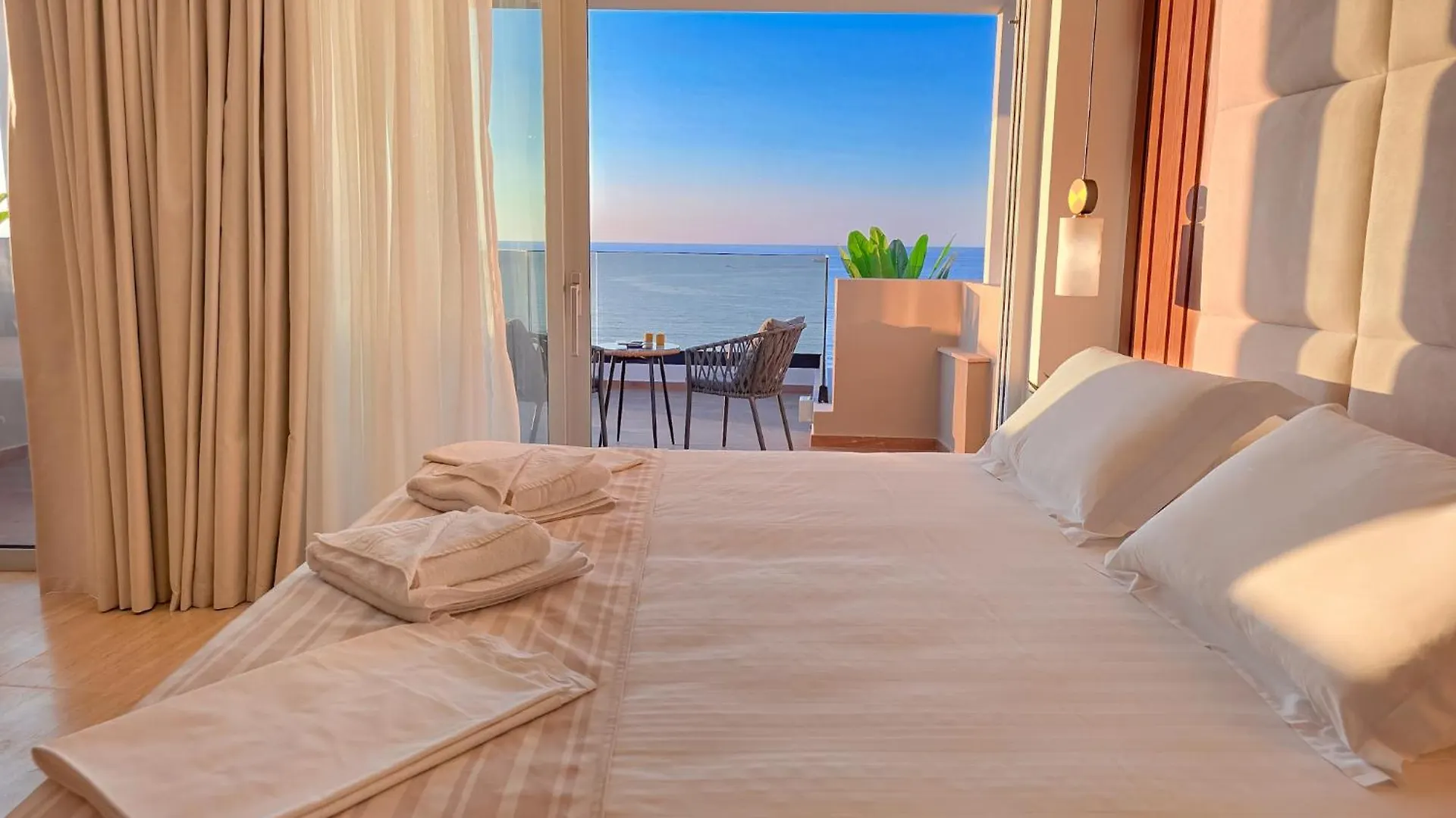 Apart Otel Theo Beach Hotel Apartments Resmo